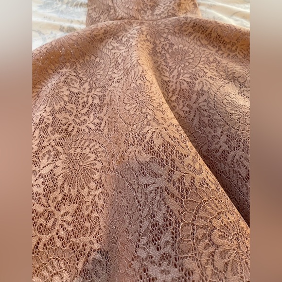 Lace, soft pink dress - Picture 2 of 6